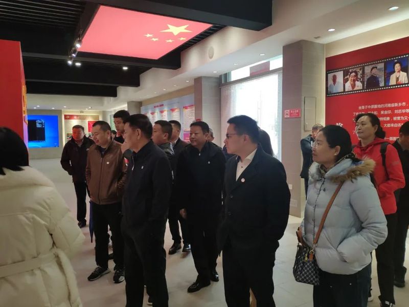 榜樣的力量?全國(guó)文明裴寨村考察學(xué)習(xí)｜學(xué)習(xí)先進(jìn)典型·汲取奮進(jìn)力量｜河南省湖北商會(huì)新鄉(xiāng)參觀學(xué)習(xí)暨第四屆二次會(huì)長(zhǎng)辦公會(huì)圓滿召開(kāi)！